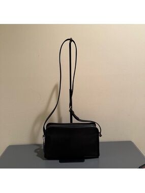 Vintage Coach Sutton Crossbody
Black Leather Bag style 9814 (2000)